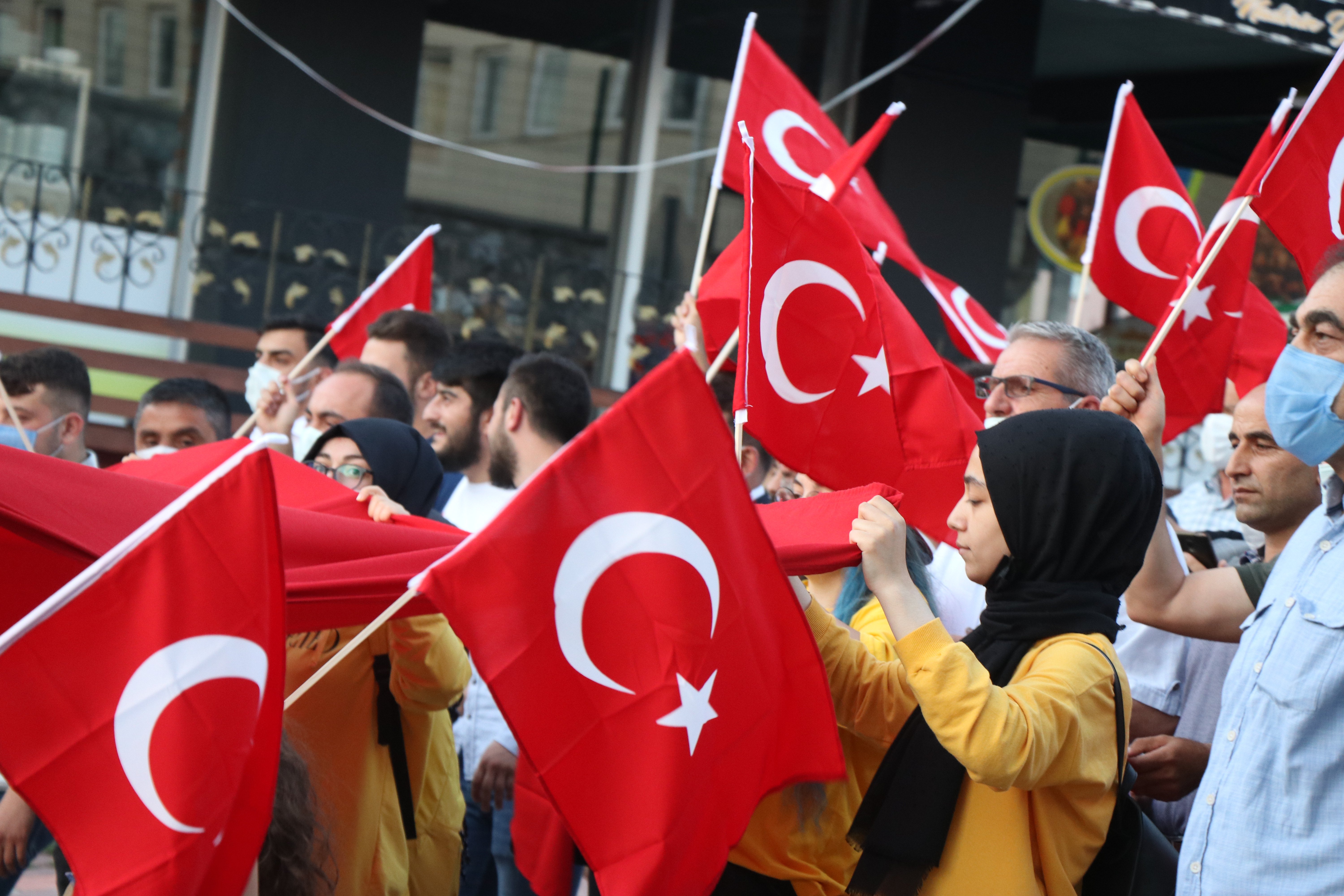 KAVAK TEK YÜREK OLDU
